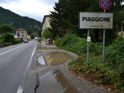 Cristo si è fermato al... Piaggione: cittadini in trappola tra navette a mezzo servizio e treni che non si fermano