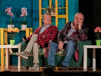 “Separati… ma non troppo!”: all’Auditorium di Porcari una commedia brillante tra ex, convivenze forzate e nuovi inizi complicati