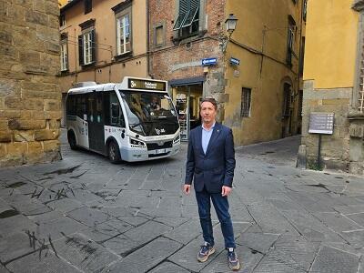 Mobilità, Lucca accelera su innovazione e sostenibilità: +128% di pagamenti con carta di credito e bancomat e flotta bus sempre più elettrica