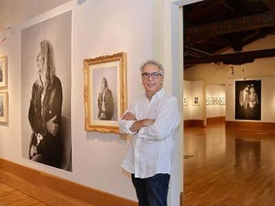 Al via la mostra dal titolo: 'Uno sguardo. Ritratti iconici dal mondo e scatti dal territorio lucchese' dell'artista e fotografo Claudio Barontini