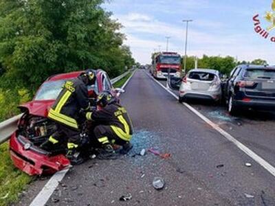 Scontro tra auto in loc. Acquabona a Castelnuovo Garfagnana: ferito un bimbo, muore un uomo di 58 anni