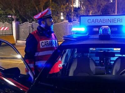Intensificazione dei controlli dei carabinieri: albanese trovato con mazza da baseball e arma da guerra con tappo rosso modificatocinque le persone denunciate