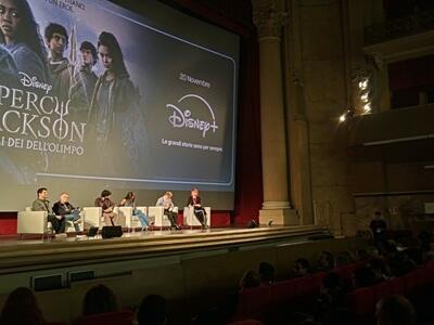 Percy Jackson, folla al cinema Moderno per l’incontro con gli attori e i produttori della serie: “La terza stagione sarà ancora più grande”