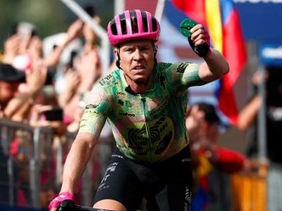 Il Giro d'Italia continua a parlare scandinavo: ad Andalo vince Michael Valgren