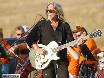 Venerdi 17 ottobre al teatro Artè di Capannori per il film su De Gregori intervengono il maestro Guido Guglieminetti e il cantautore Roberto Franchi