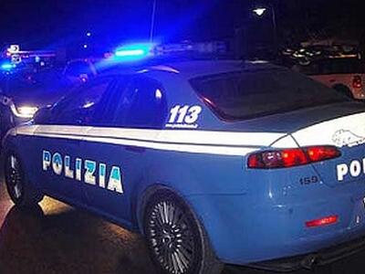 Marocchino sfonda la vetrata di una gelateria: arrestato dalla polizia