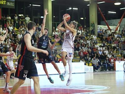Basketball Club Lucca batte la Virtus Siena e culla il sogno promozione