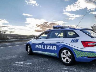 Polizia: intercettato sulla A12 latitante con quasi sei anni di pena da espiare per reati contro il patrimonio