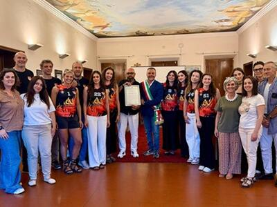 Porcari premia le sue pallavoliste: encomio ufficiale per la promozione in B2