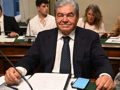 Il Consiglio allo... sfascio: Azzarà passa al gruppo misto, marcia indietro degli altri su Futuro Nazionale