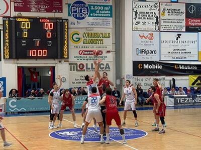 Basketball Club Lucca corsaro a Cecina in casa del Verodoll Tuscopharm 73 a 65