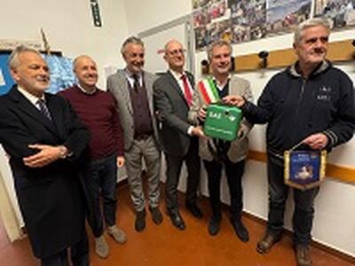 Grazie alla donazione di un DAE da parte del Rotary Club Lucca Giacomo Puccini anche il Gruppo Anziani Oltreserchio diventa cardioprotetto