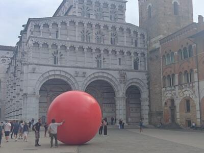 Let’s Play Ball: Lucca protagonista del nuovo reality di Prime Video, tra polemiche ed entusiasmo