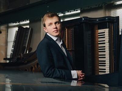 Filippo Gorini ospite dell'associazione musicale lucchese, tra Schumann e la musica elettronica