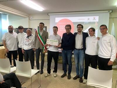 Consegnato all'associazione Kosmoplane il premio 'Giovani virtuosi in comune'