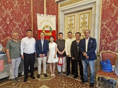 Delegazione culturale cinese in visita a Lucca nel segno di Puccini
