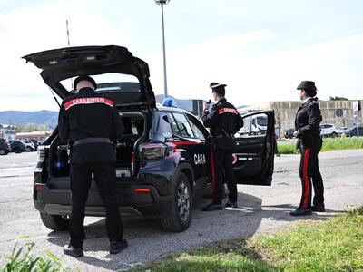 Rubano una borsa al supermercato, due sudamericani arrestati dai carabinieri