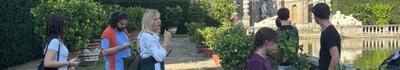 Le giornaliste e i giornalisti in erba di "Aprire gli occhi" alla scoperta del percorso olfattivo di Villa Reale di Marlia grazie a FCRL