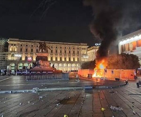 Piazza folle e criminale: contro certi bastardi verniciati di rosso e l'immigrazione indiscriminata, nessuna pietà