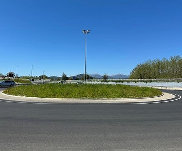 Un ponte da 30 milioni e le aiuole da tre lire