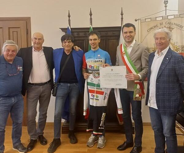 Il campione italiano Uisp Matteo Cancherini premiato dall'amministrazione comunale di Capannori