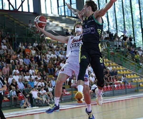 Basketball Club Lucca stronca senza pietà Costone Siena e vola a giocarsi l'accesso alla serie B nazionale