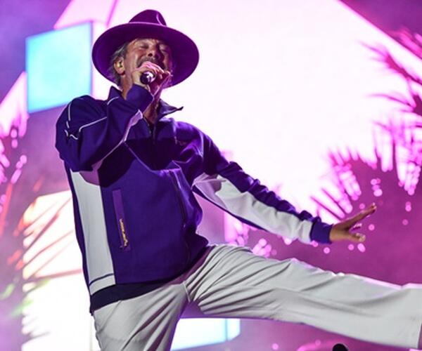 Una serata tra funk e problemi tecnici: i Jamiroquai infiammano le mura di Lucca 