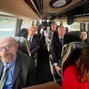 c9b51d02-46e0-43f4-b517-caf8893ce036