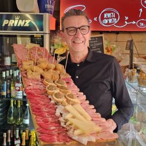 aec43ede-c4ea-4526-8721-32df08fc73b8