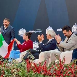 9cbd8897-8c54-4d94-9735-cf250a76ad68