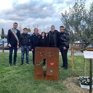 Il sindaco Del Chiaro con la famiglia e Don Pacini