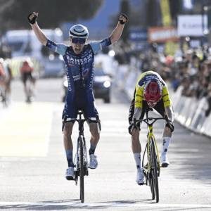 2. Lenny Martinez conquista a Nizza l'ultima tappa della Parigi Nizza davanti al leader della generale Jonas Vingegaard