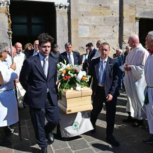 67b0271b-86aa-4fa2-bc79-0b15b9369ec8